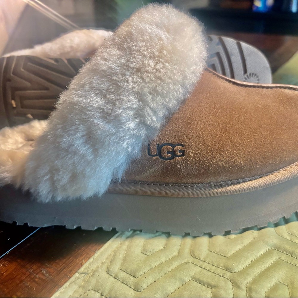 UGG  Disquette platform Chestnut and Ivory Shearling Slippers sz 9